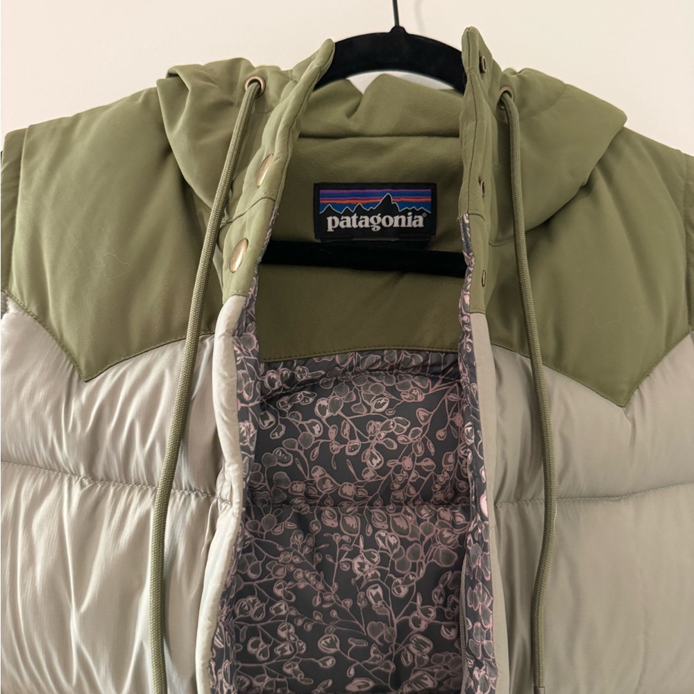 Patagonia Women's Bivy Hooded Vest in a green and grey colorway - XS - Picture 2 of 5
